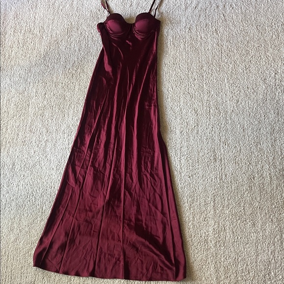 L’AGENCE Sayla Silk Gown in Dark Port Size 4 - Picture 5 of 13